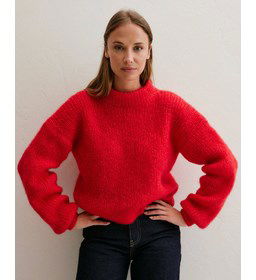 Trui met opstaande halsboord gemaakt van Breinaalden