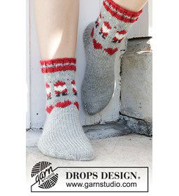 Sokken met kerstmanpatroon gemaakt van Drops Karisma