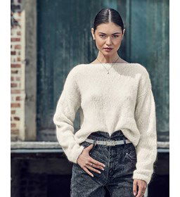 Damestrui met lage halslijn in achterpand.