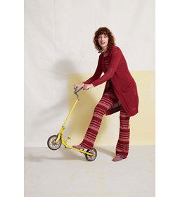 Lang damesvest met lage V-hals gemaakt van Lang Yarns Baby Cotton