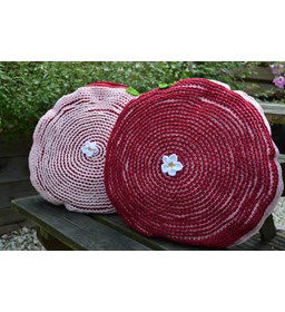 Kussen gemaakt van Scheepjes Linen soft