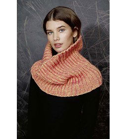 Sjaal gemaakt van Lang Yarns Neon (op=op)