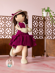 Meisjespop in avondkleding