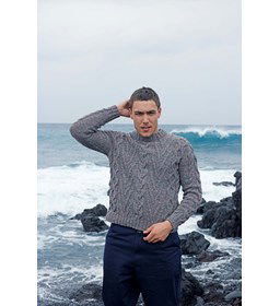 Herentrui met verschillende kabelpatronen gemaakt van Lang Yarns Donegal Tweed Plus