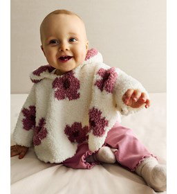 donzig babyjasje met bloemen gemaakt van knopen