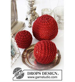 Gebreide kerstballen gemaakt van Drops Andes