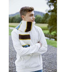 Sjaal gemaakt van Lang Yarns Malou Light uni en color