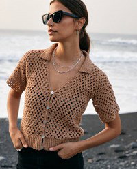 Polovest met lage v-hals