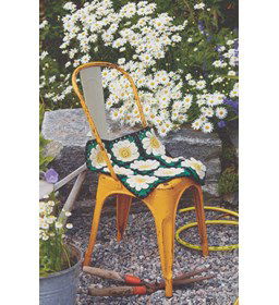 Kussen met madeliefjes gemaakt van Lammy Yarns Hawai 4