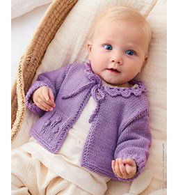 Babyvest met gehaakt schulprandje langs de hals. gemaakt van Lana Grossa Elastico