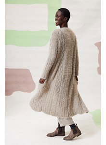 Breipatroon mantel umamaya gemaakt van Lang Yarns Paillettes