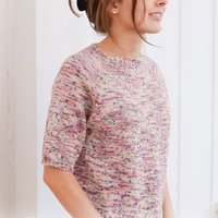 Gebreide top-down damestrui met korte raglanmouwen