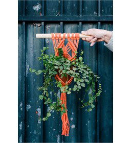 Plantenhanger gemaakt van DMC Nova Vita 12