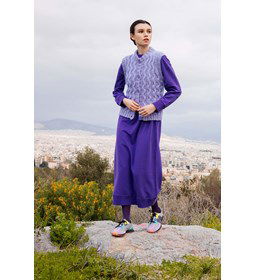 Mouwloos damesvest met kabelpatroon Morning Mist gemaakt van rondbreinaald nr 6