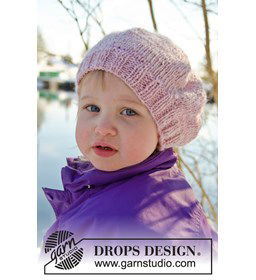 Kinder baret met pompon gemaakt van Drops Karisma