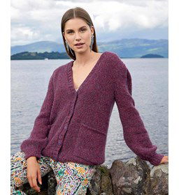 Damesvest met zakken en V-hals gemaakt van Phildar Phil Givre