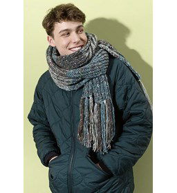 Sjaal gemaakt van Lang Yarns Duke (op=op)