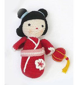 Japans meisje Yuki met lantaarn gemaakt van Phildar Phil Coton 3