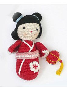 Japans meisje Yuki met lantaarn