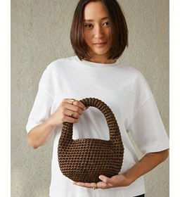 Handtas met ronde tasbeugel gemaakt van Naaiartikelen