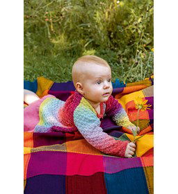 Babyvest met raglanmouwen en knoopsluiting gemaakt van Lang Yarns Baby Cotton Color