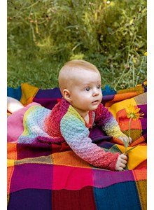 lang Yarns Lang Yarns breipatroon babyvest gebreid in blokpatroon van het garen Lang Yarns Baby Coton Color. Dit garen met verrassend kleurverloop geeft dit vestje een frisse en vrolijke uitstraling.