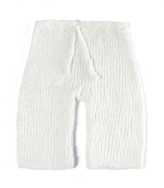 Breipatroon broekje met in de taiie een aansnoerkoordje