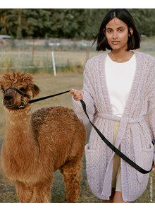 Lange damesvest met ceintuur en zakken