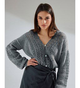 Damesvest in ajourpatroon gemaakt van Phildar Phil Couture