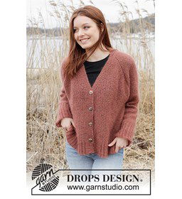 Damesvest met diepe V-hals gemaakt van Drops Kid Silk