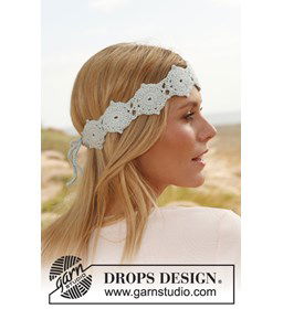 Gehaakte hoofdband gemaakt van Haaknaalden