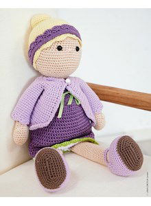 Pop met haarband en jurkje