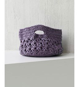 Modieuze handtas gemaakt van Naaiartikelen