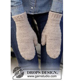 Wanten  gemaakt van Drops Nepal