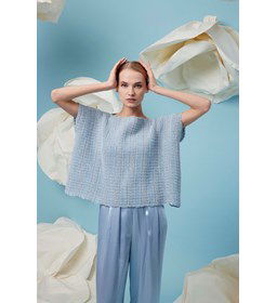 Wijde vierkante damestrui Sylver met rechte halslijn gemaakt van Haaknaalden