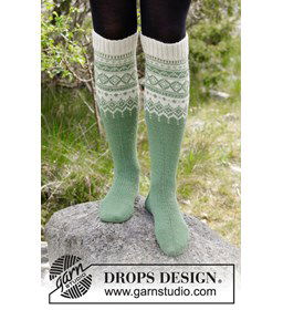 Kniekousen gemaakt van DROPS Flora