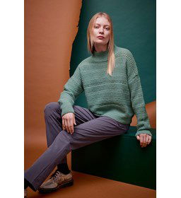 Trui met verticaal ajourpatroon gemaakt van Lang Yarns Regina