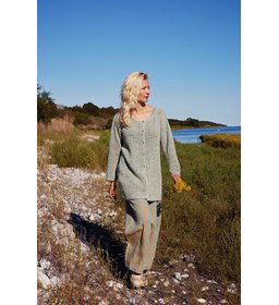 Damesvest Cassie met wijde ronde hals. gemaakt van knopen