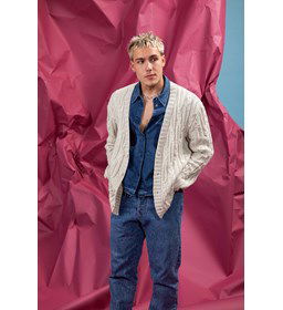 Herenvest met lage V-hals gemaakt van Lang Yarns Norma - Norma Color