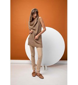 Mouwloze trui met capuchon gemaakt van Lang Yarns Vaya