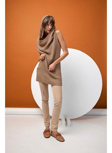 Mouwloze trui met capuchon