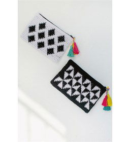 Tasje Geometria gemaakt van DMC borduurgaren 9