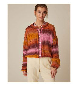 Damesvest met ronde hals gemaakt van knopen