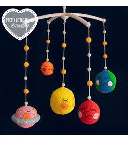 Mobiel planeten gemaakt van Scheepjes Maxi Sweet Treat