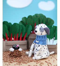 Yoyo de hond van Lula en co gemaakt van Scheepjes Catona 25 en 10 gram