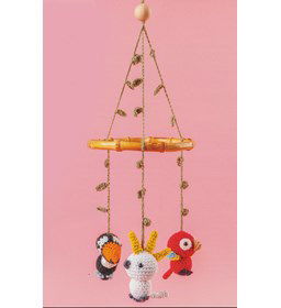 Mobiel met vogels gemaakt van Scheepjes Catona 25 en 10 gram
