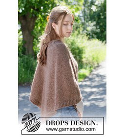 poncho Forest Fal met in voor- en achterkant gemaakt van Drops Alpaca