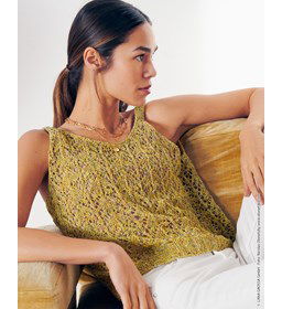 Damestopje in ajourpatroon gemaakt van Lana Grossa About Berlin Spotty