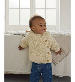 Baby jasje met capuchon gemaakt van Phildar Phil merinos 6