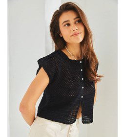 Kort vestje met vierkante hals gemaakt van Phildar Phil Perle 5